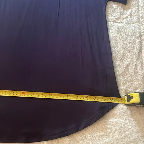 NWOT Zenana Navy Crewneck Roll-Sleeve Curved-Hem Tunic Tee - Picture 4 of 9